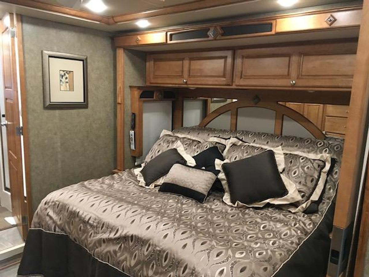 Used 2016 Winnebago Journey 40R Diesel Pusher