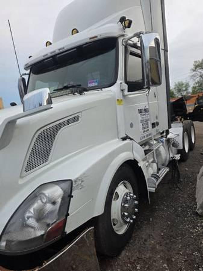 Used 2013 Volvo D13 DNL
