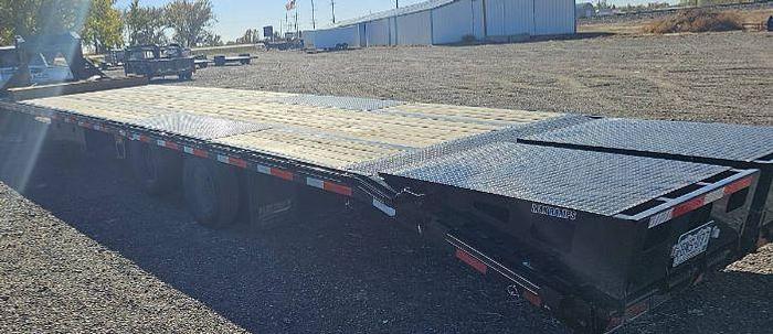 Used 2023 Diamond C FMAX212