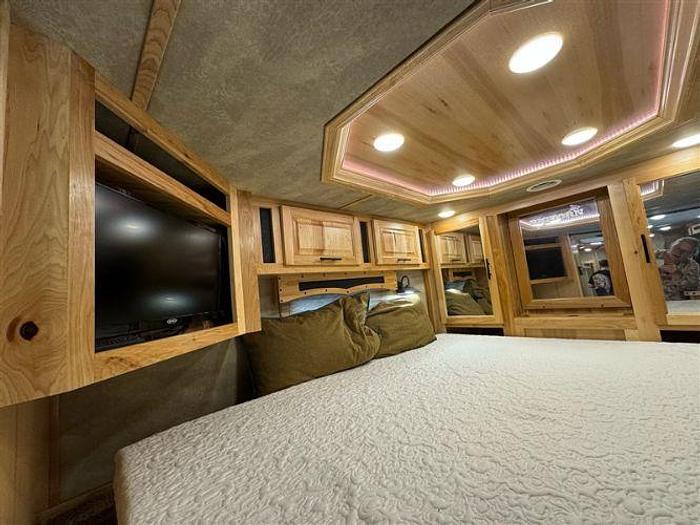 Used 2022 Lakota Big Horn SW 3H