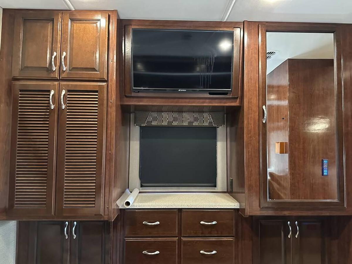 Used 2019 Fleetwood Southwind 34C