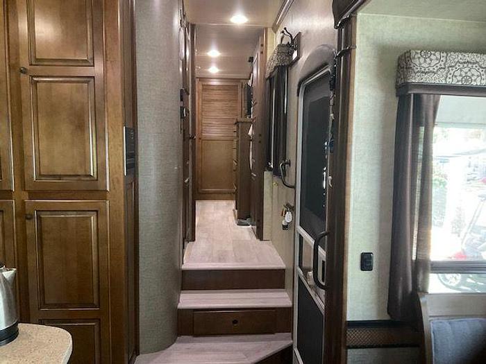 Used 2015 Heartland Bighorn BH 3270RS