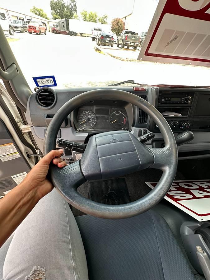 Used 2014 Mitsubishi Fuso Box Truck