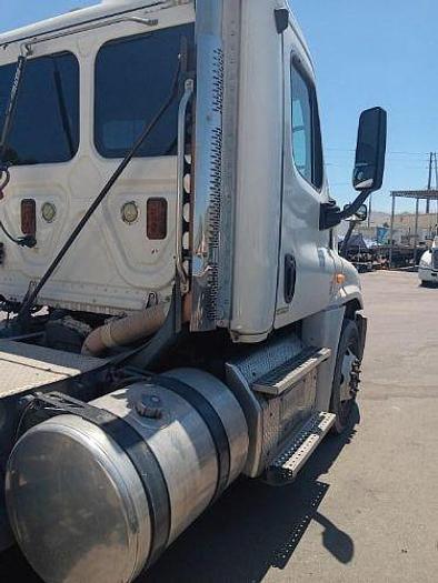 Used 2013 Freightliner Cascadia 125