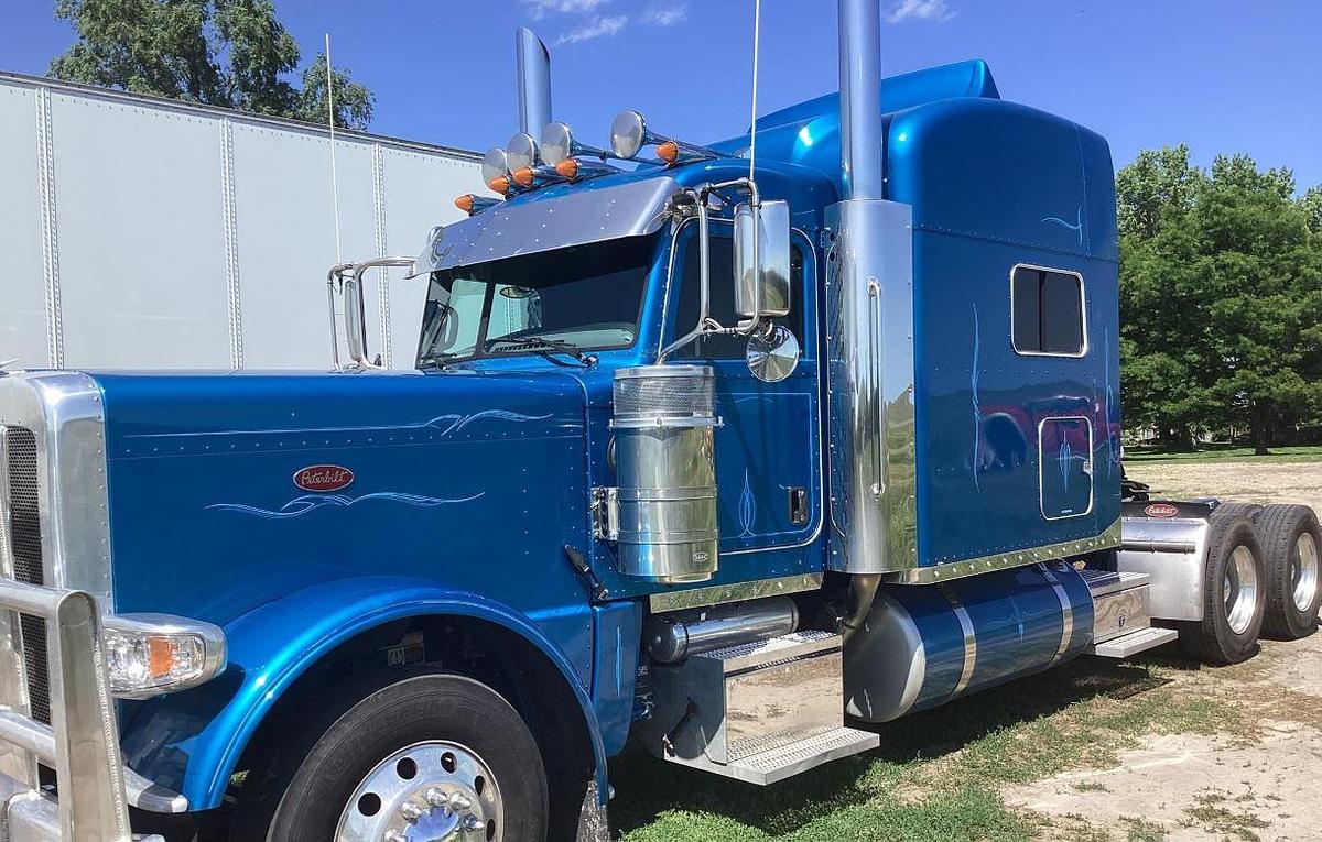 Used 2017 Peterbilt 389