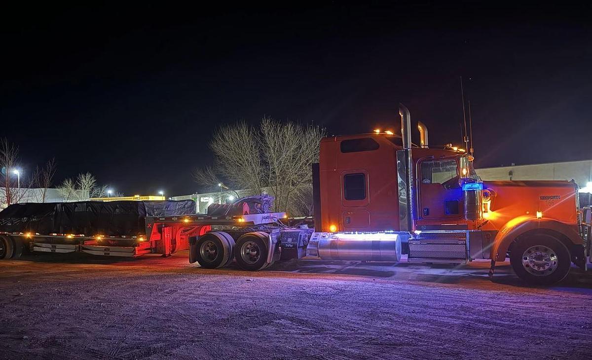 Used 2023 Kenworth W900L Sleeper Semi Truck