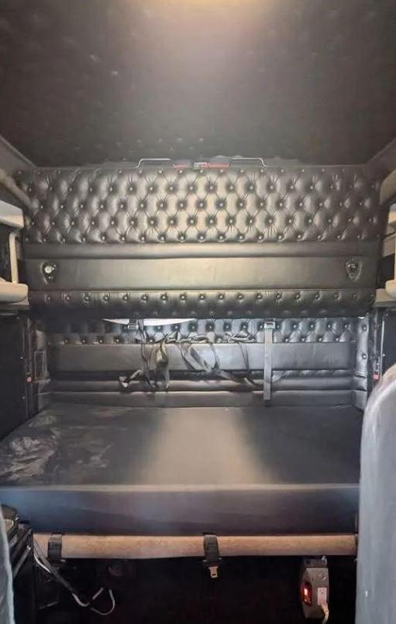 Used 2020 KENWORTH W900 Sleeper Semi Truck