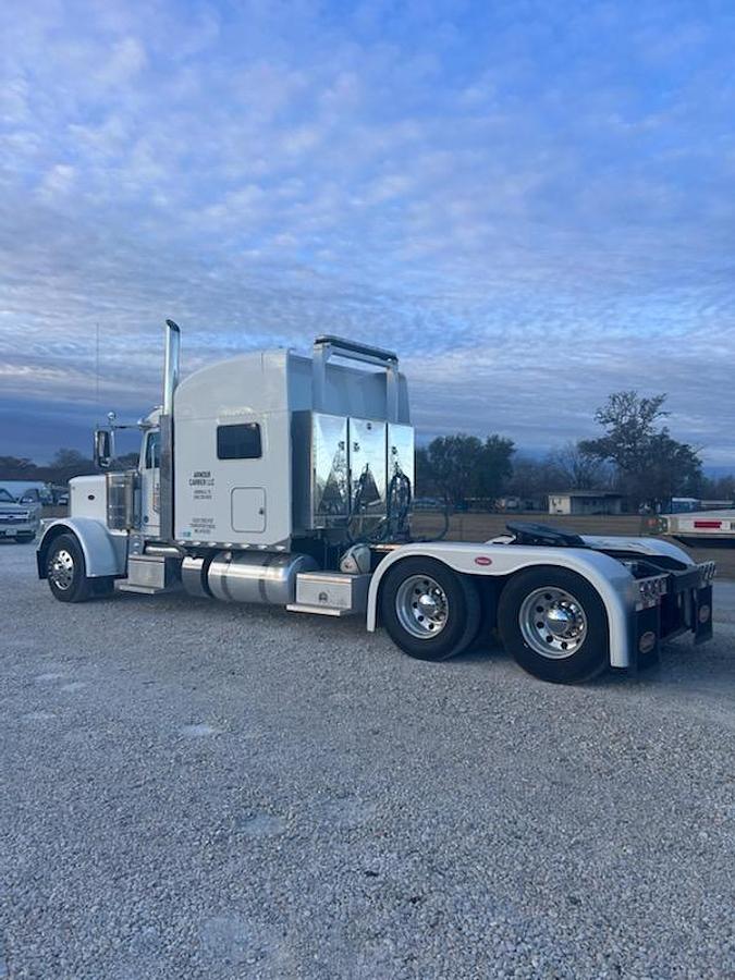 Used 2023 Peterbilt 389 Conventional Sleeper Semi
