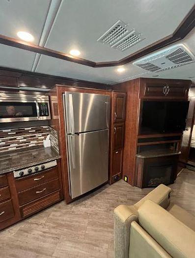 Used 2019 Fleetwood Pace Arrow LXE 38K
