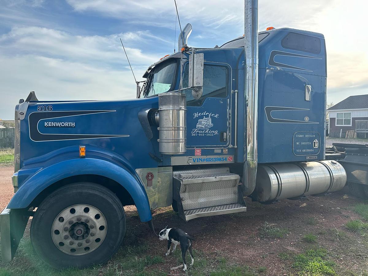 Used 2006 Kenworth W900 Conventional Sleeper Semi