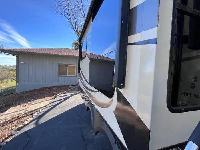 Used 2016 Jayco Pinnacle