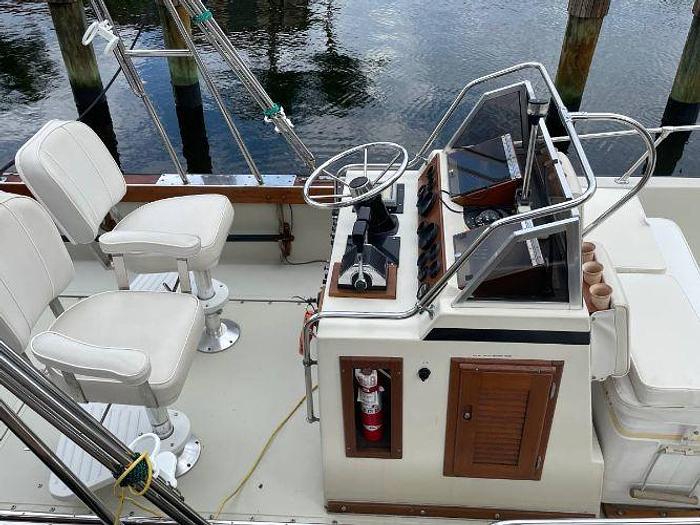 Used 1983 Boston Whaler 22 Outrage