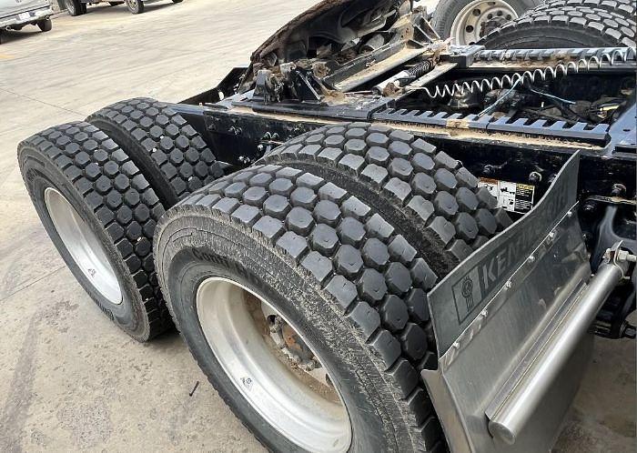 Used 2022 KENWORTH T880