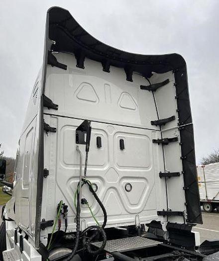 Used 2024 Freightliner CASCADIA 126