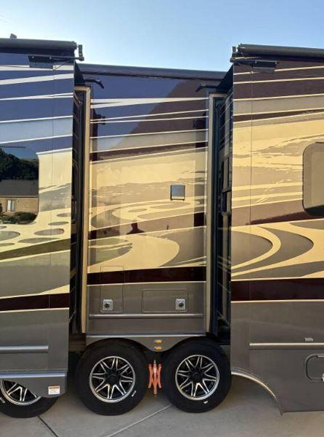 Used 2023 Luxe Elite 44FL Fifth Wheel