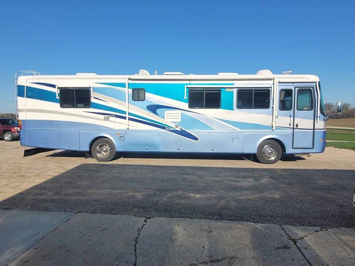 Used 2002 Holiday Rambler Endeavor