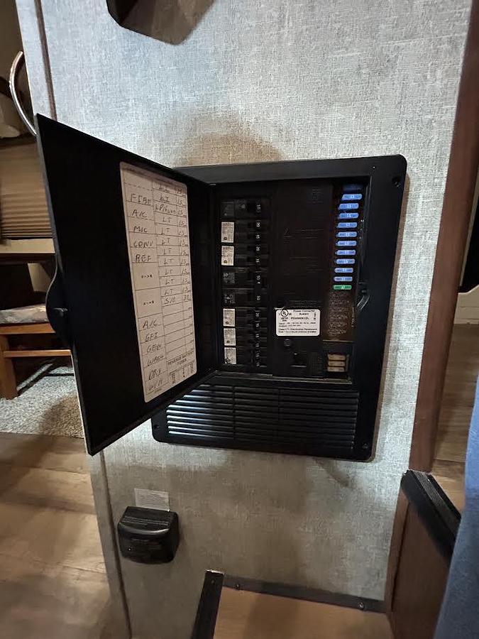 Used 2017 Forest River Wildcat 29RLX Fifth Wheel