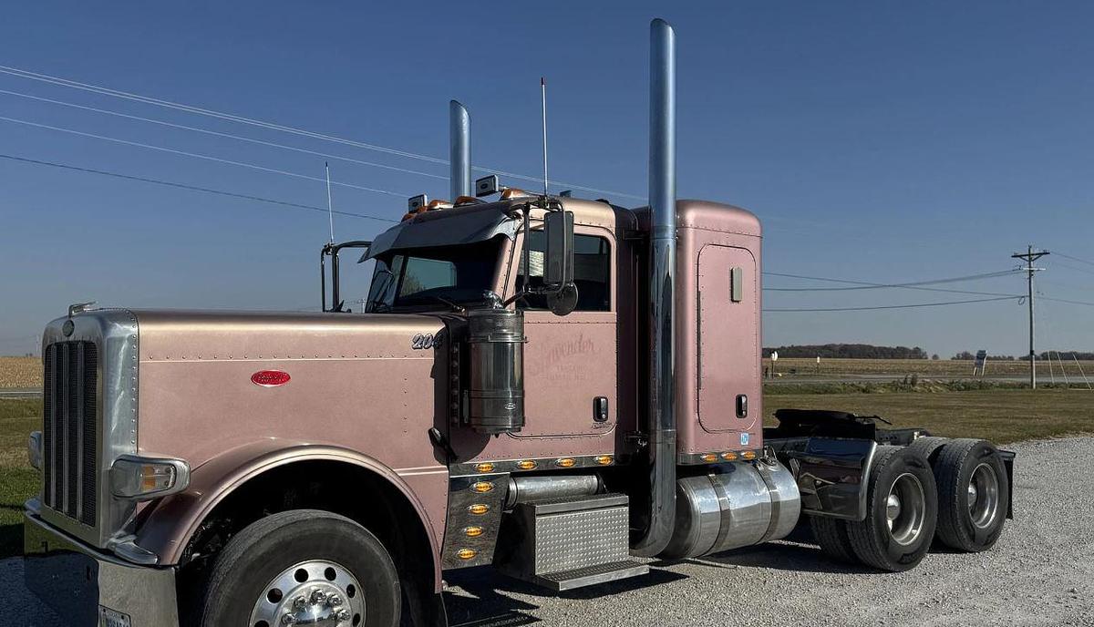 Used 2013 Peterbilt 389 Sleeper Semi Truck