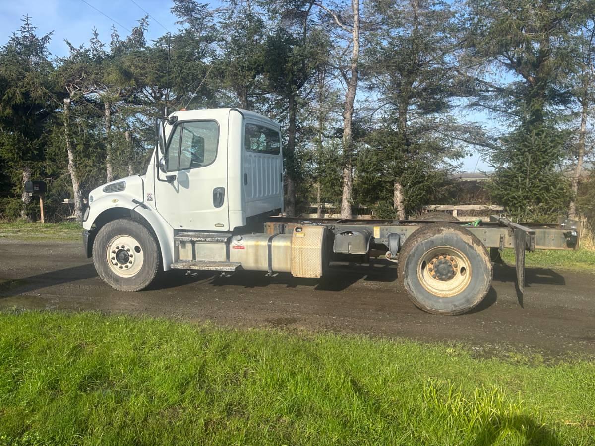 Used 2013 Freightliner M2 106