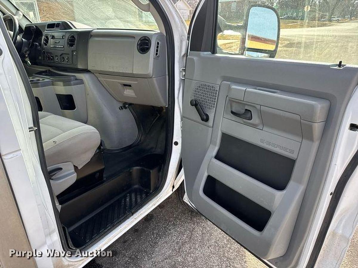 Used 2012 Ford E350 Super Duty Box Truck