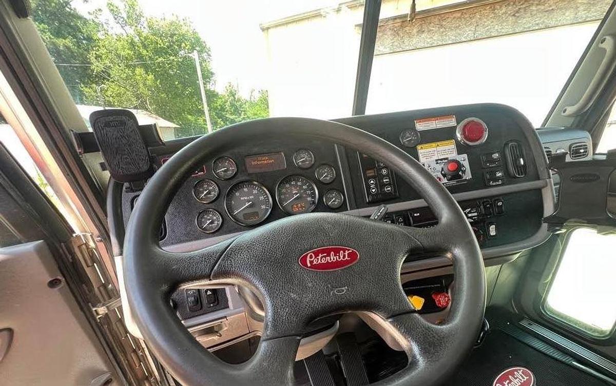 Used 2019 PETERBILT 367 Roll-Off Tow Truck