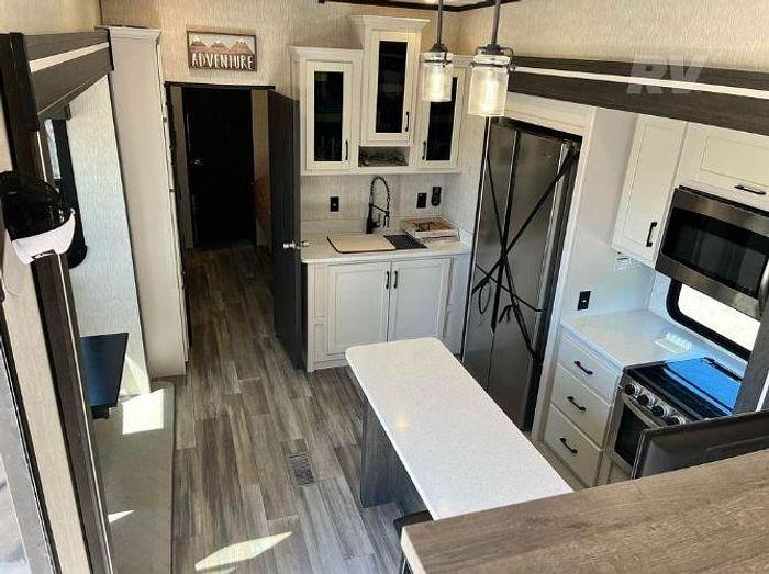 Used 2022 Crossroads Cruiser CR3841FL