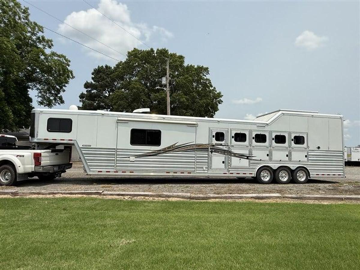 Used 2018 Cimarron Norstar 4 Horse Trailer with Living Quarters
