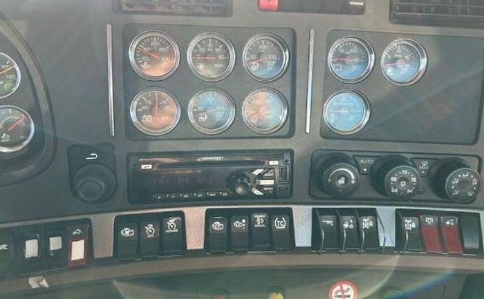Used 2014 KENWORTH T880