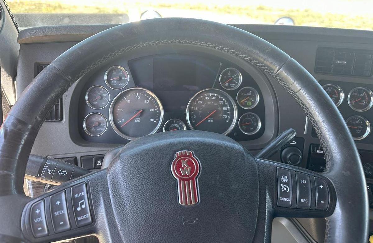 Used 2016 KENWORTH T880