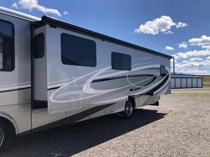 Used 2017 Newmar Bay Star 3401