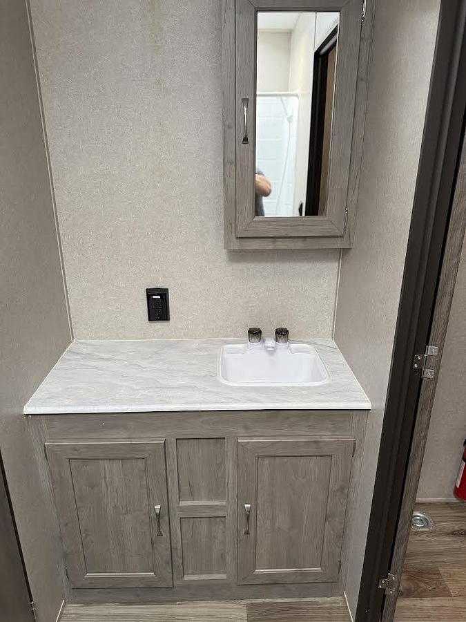 Used 2020 Palomino Puma Light XLE 29FQC Travel Trailer Toy Hauler