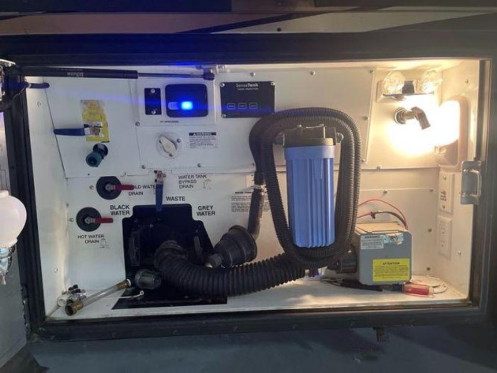 Used 2011 American Coach American Tradition 42M