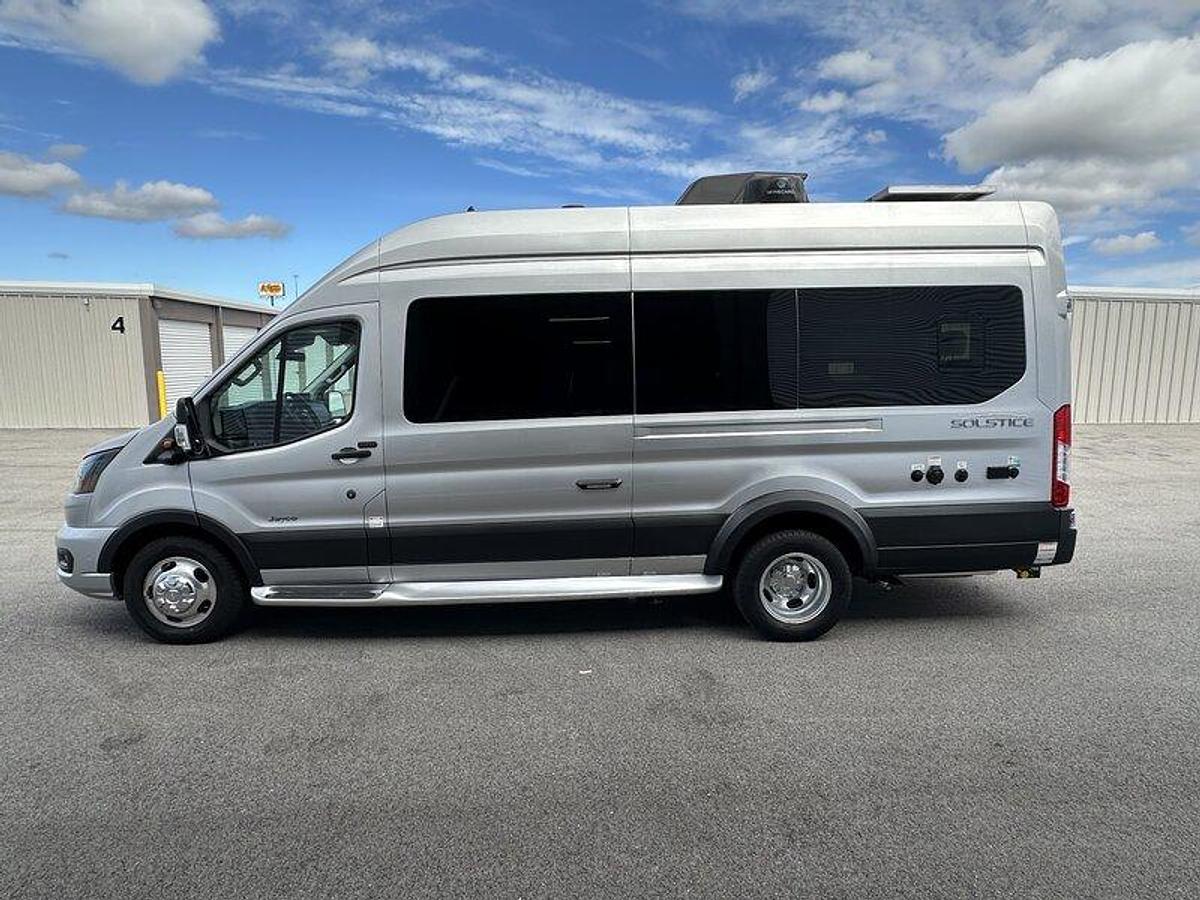 Used 2025 Jayco Solstice 21b