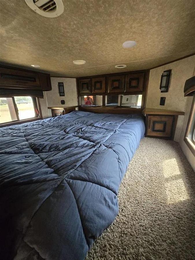 Used 2016 Bison Premier Coach 3 Horse