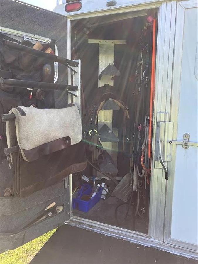 Used 2005 Elite 5 Horse Trailer