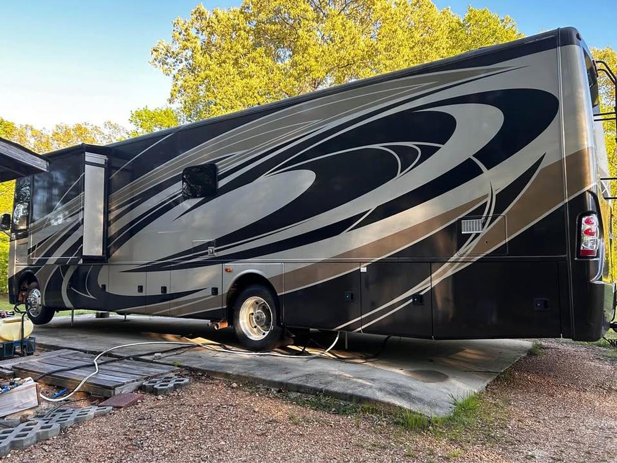 Used 2016 Thor Motor Coach 37KT
