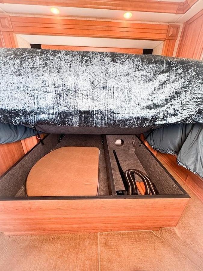 Used 2010 Fleetwood Discovery 40X