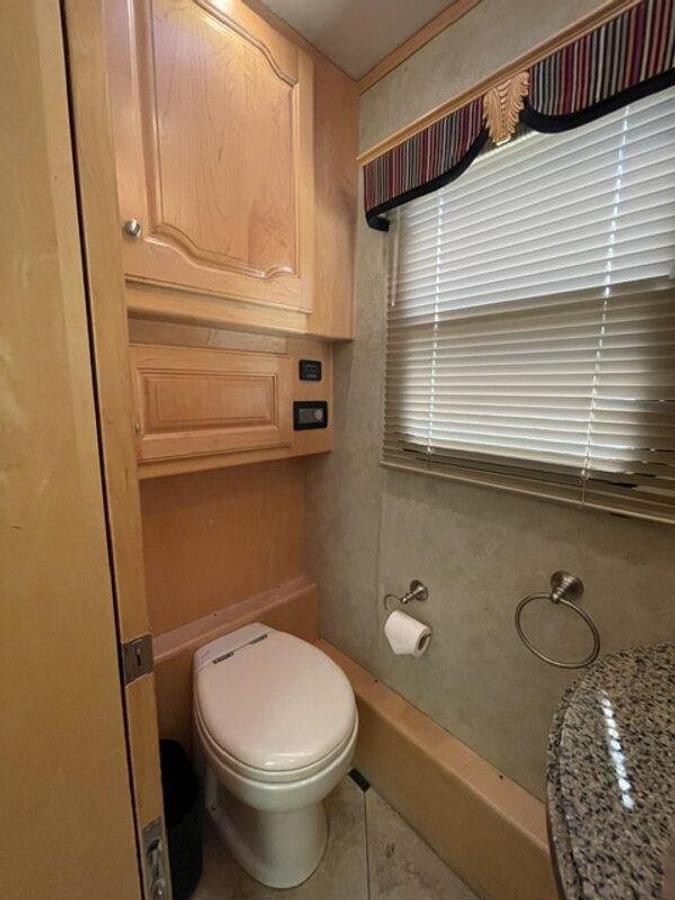 Used 2006 Country Coach Intrigue 530 Ovation