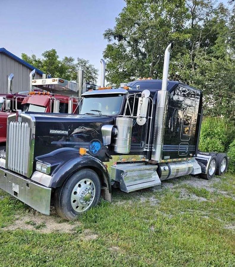 Used 2012 Kenworth W900L Sleeper Semi Truck