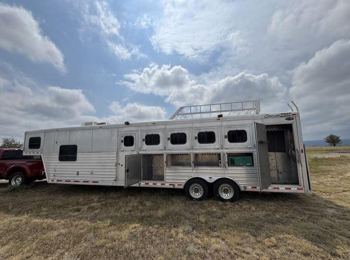Used 2006 Cimarron 5 Horse Trailer