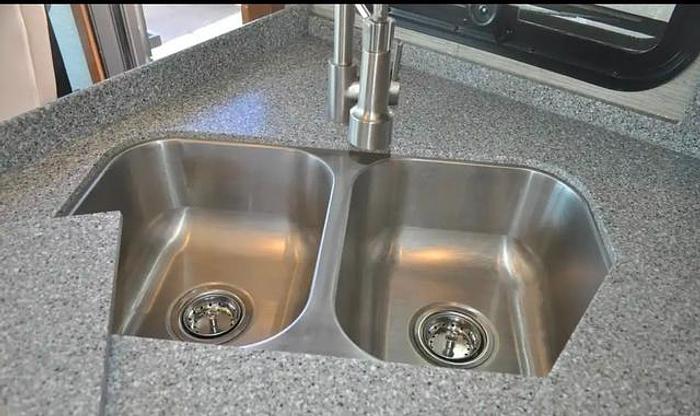 Used 2017 Newmar Bay Star 3401