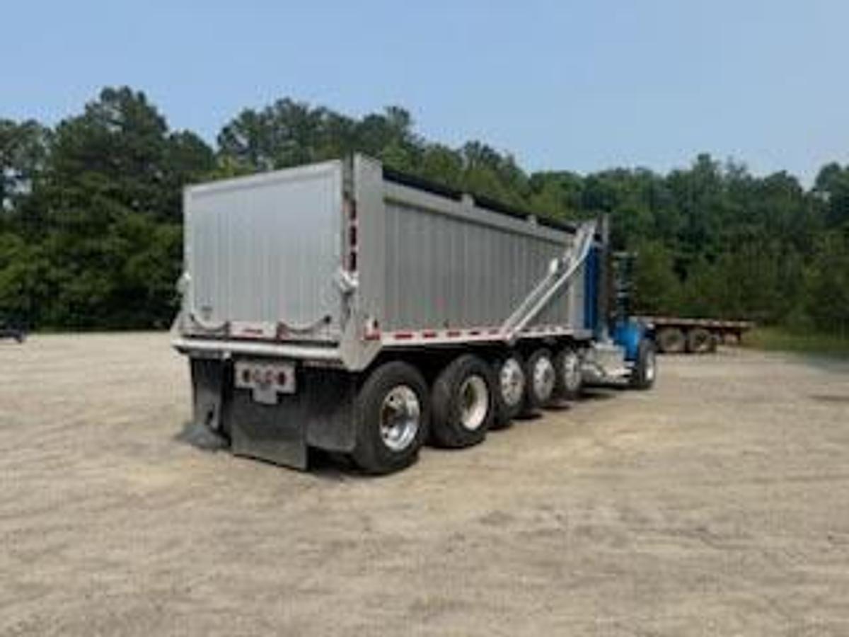 Used 2014 Peterbilt 388 Dump Truck