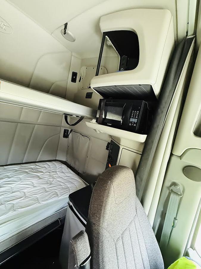 Used 2021 Peterbilt 579