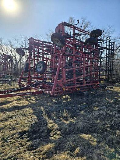 Used Used Case IH Tigermate 200 Field Cultivator