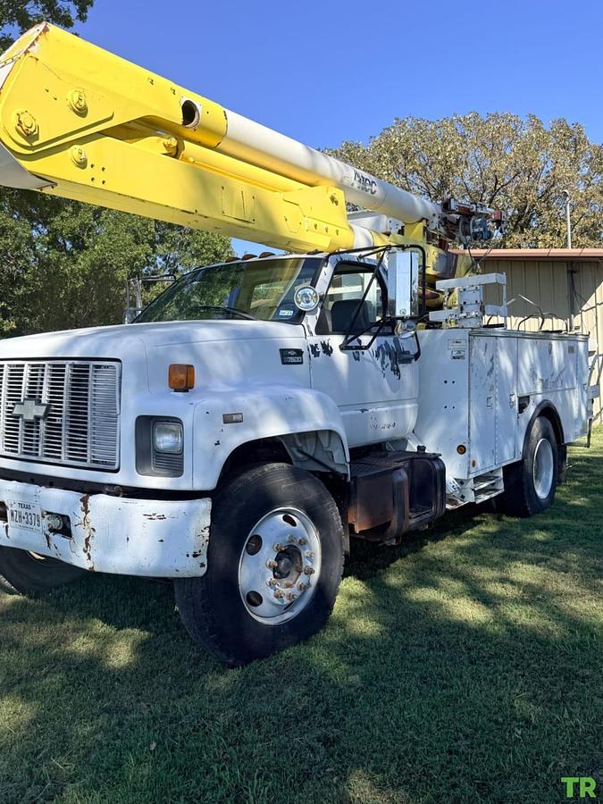 Used 2000 Chevrolet 7500 Bucket Truck