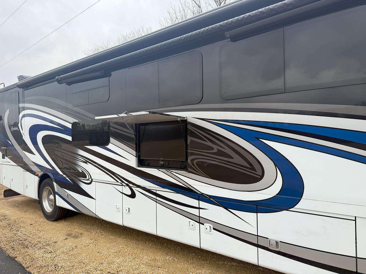 Used 2018 Forest River Berkshire XL 40C