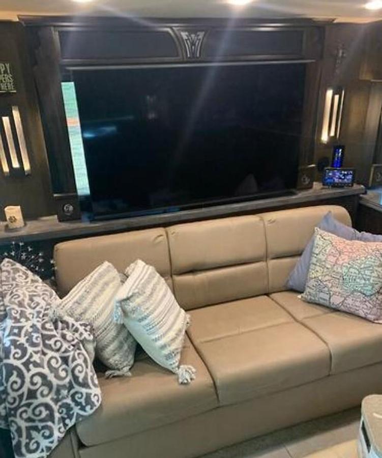 Used 2017 Tiffin Phaeton 44OH