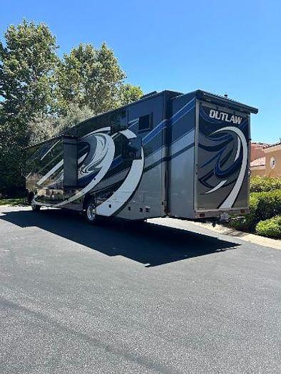 Used 2018 Thor Motor Coach Outlaw 37GP