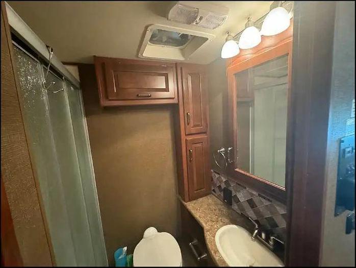 Used 2015 Thor Motor Coach Hurricane 27K
