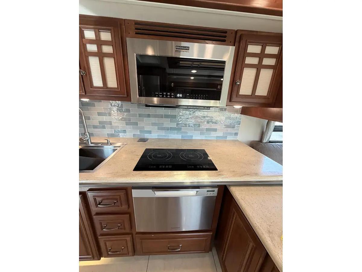 Used 2015 Winnebago Itasca Ellipse 42HD